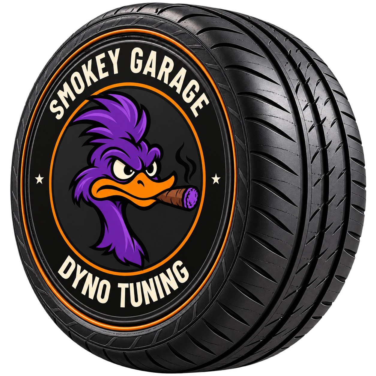 Smokey Garages emblem på ett vinklat svart prestandadäck